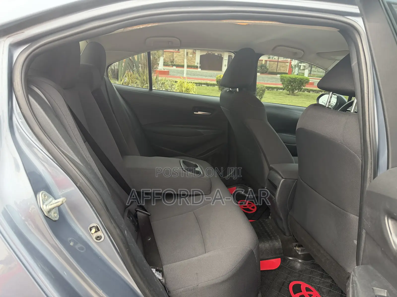 Toyota Corolla LE 2020 Gray