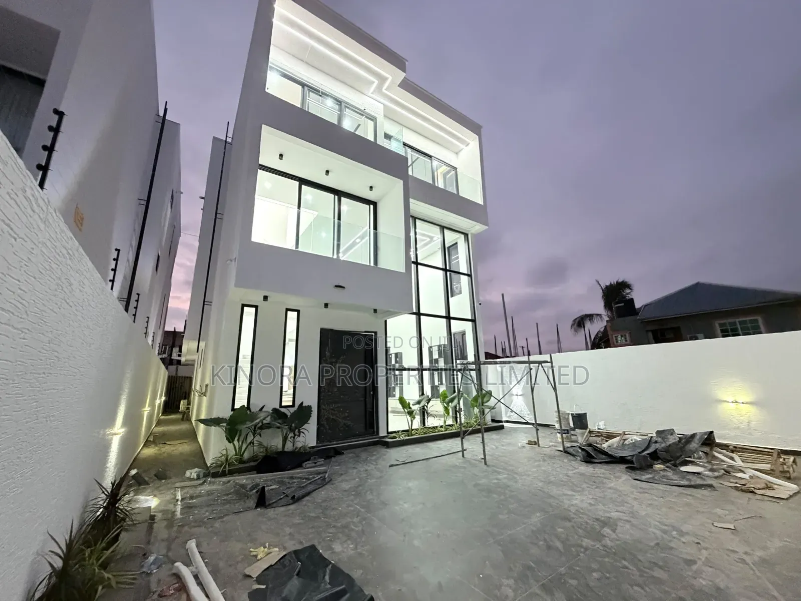 4bdrm Duplex in School Junction for sale