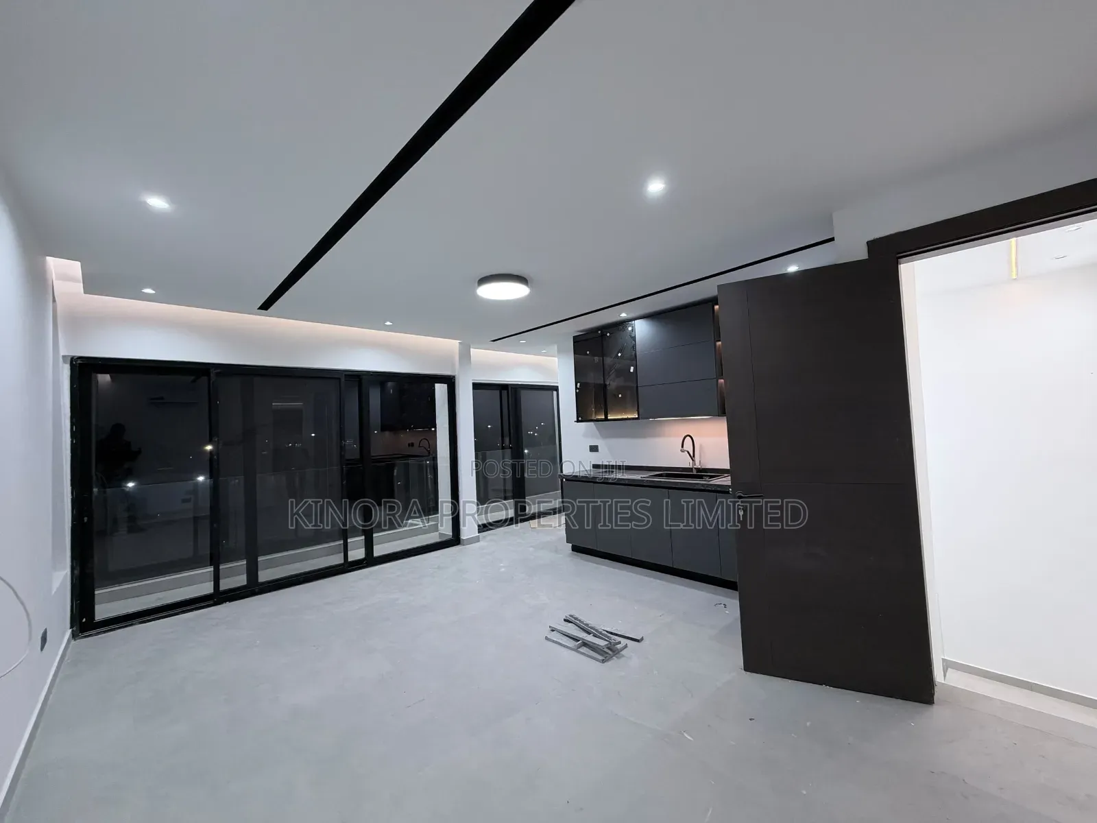 4bdrm Duplex in School Junction for sale