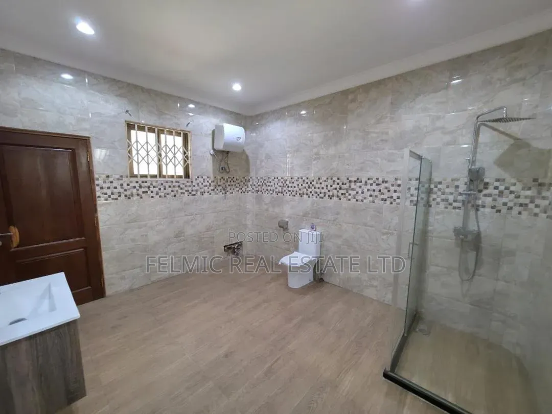 8bdrm Duplex in Felmic Real Estate, A&C Mall Area for rent
