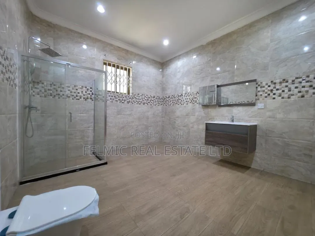 8bdrm Duplex in Felmic Real Estate, A&C Mall Area for rent