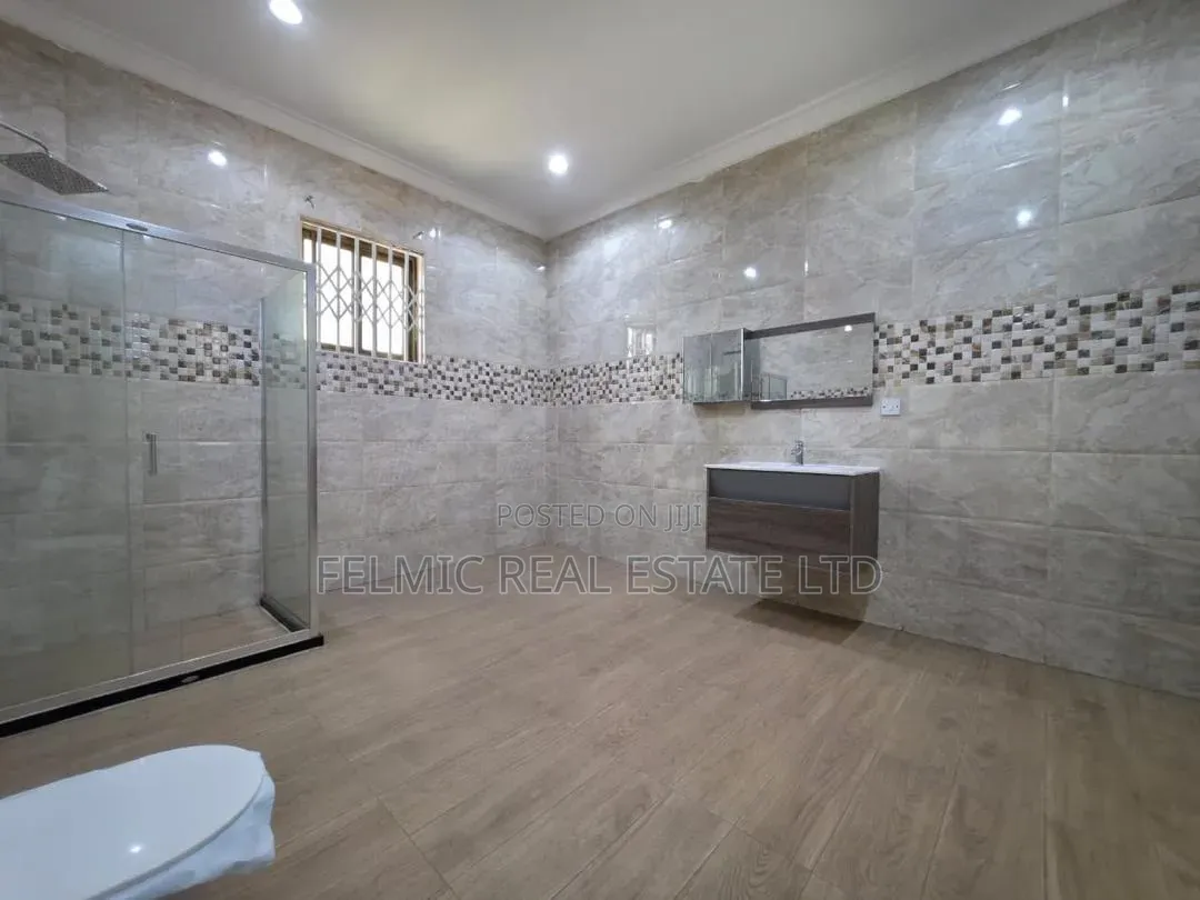 8bdrm Duplex in Felmic Real Estate, A&C Mall Area for rent