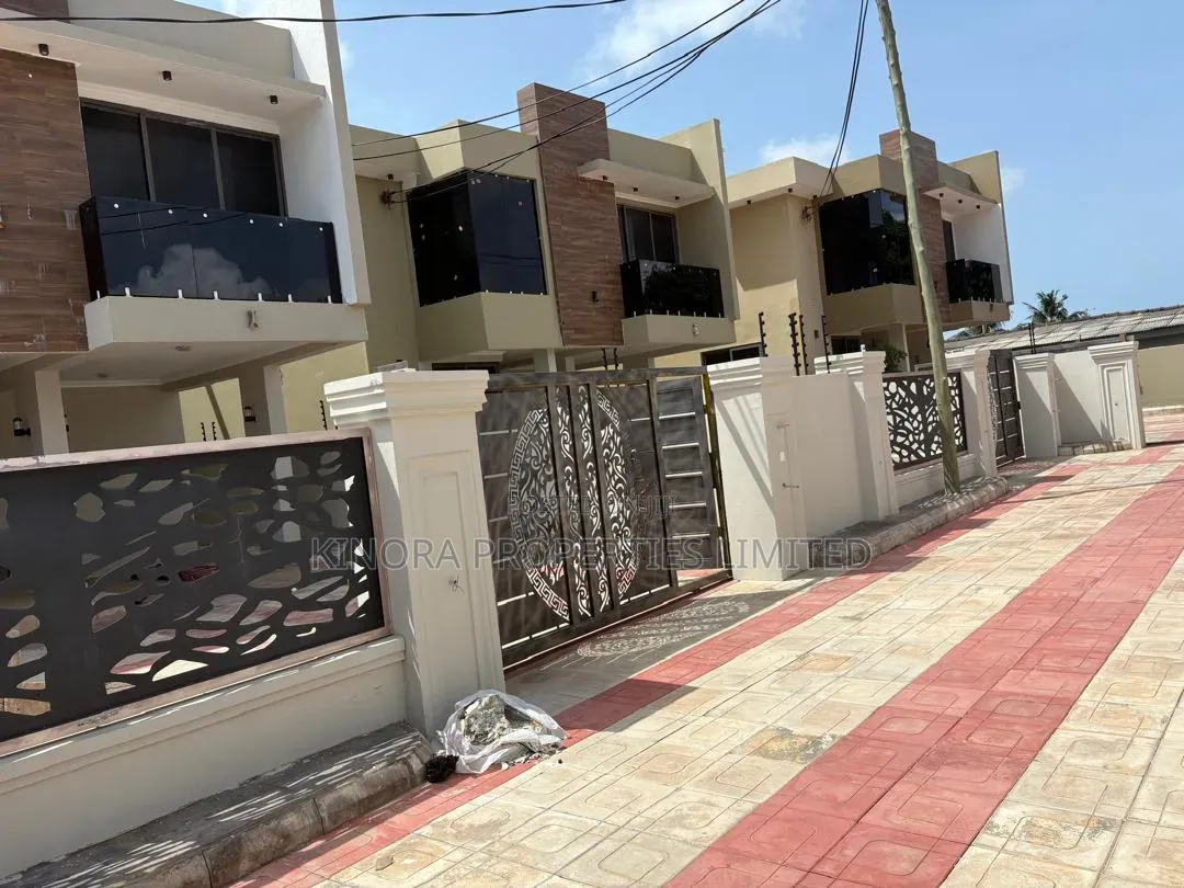 4bdrm Duplex in Tema West- Community, Accra Metropolitan for sale