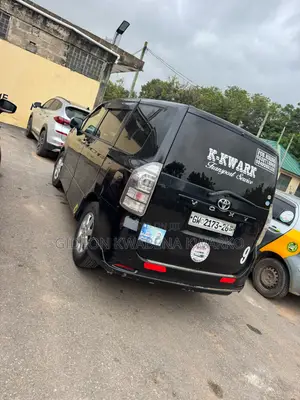 Toyota Voxy X 2WD 8-Seater 2010 Black