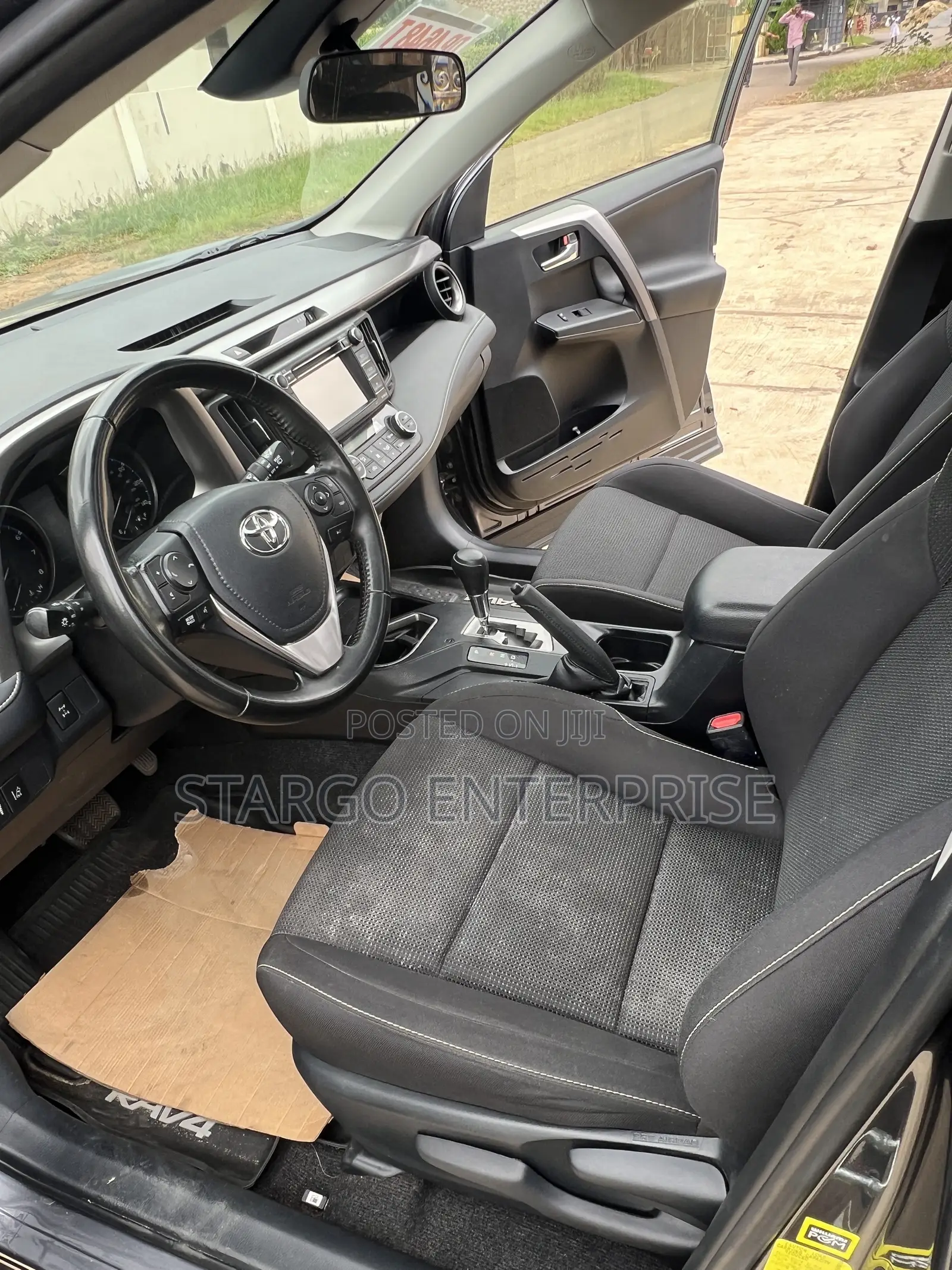 Toyota RAV4 XLE AWD (2.5L 4cyl 6A) 2017 Gray
