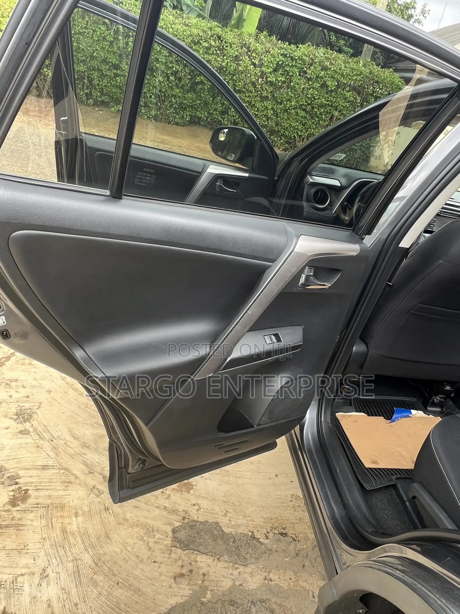 Toyota RAV4 XLE AWD (2.5L 4cyl 6A) 2017 Gray