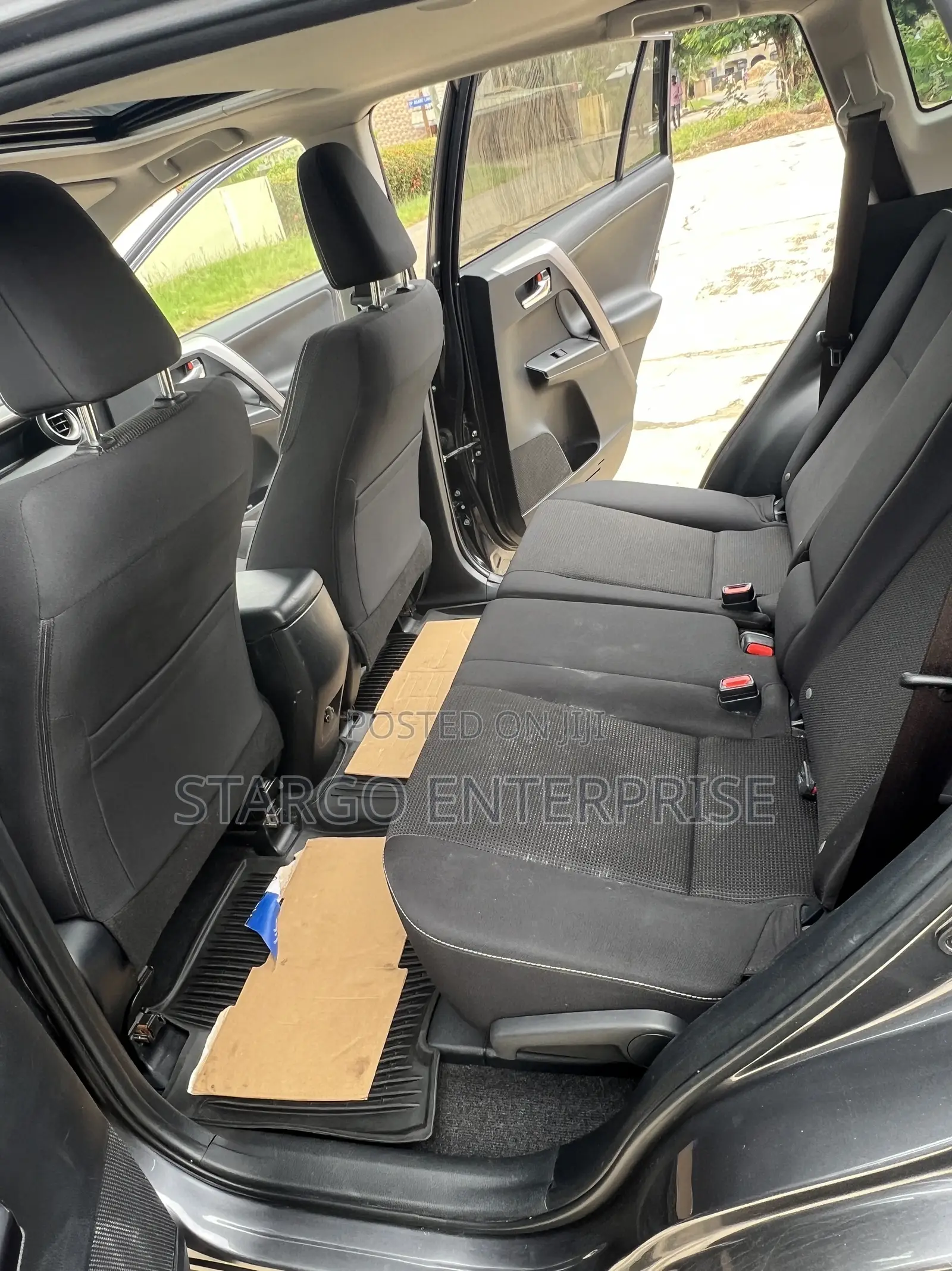 Toyota RAV4 XLE AWD (2.5L 4cyl 6A) 2017 Gray
