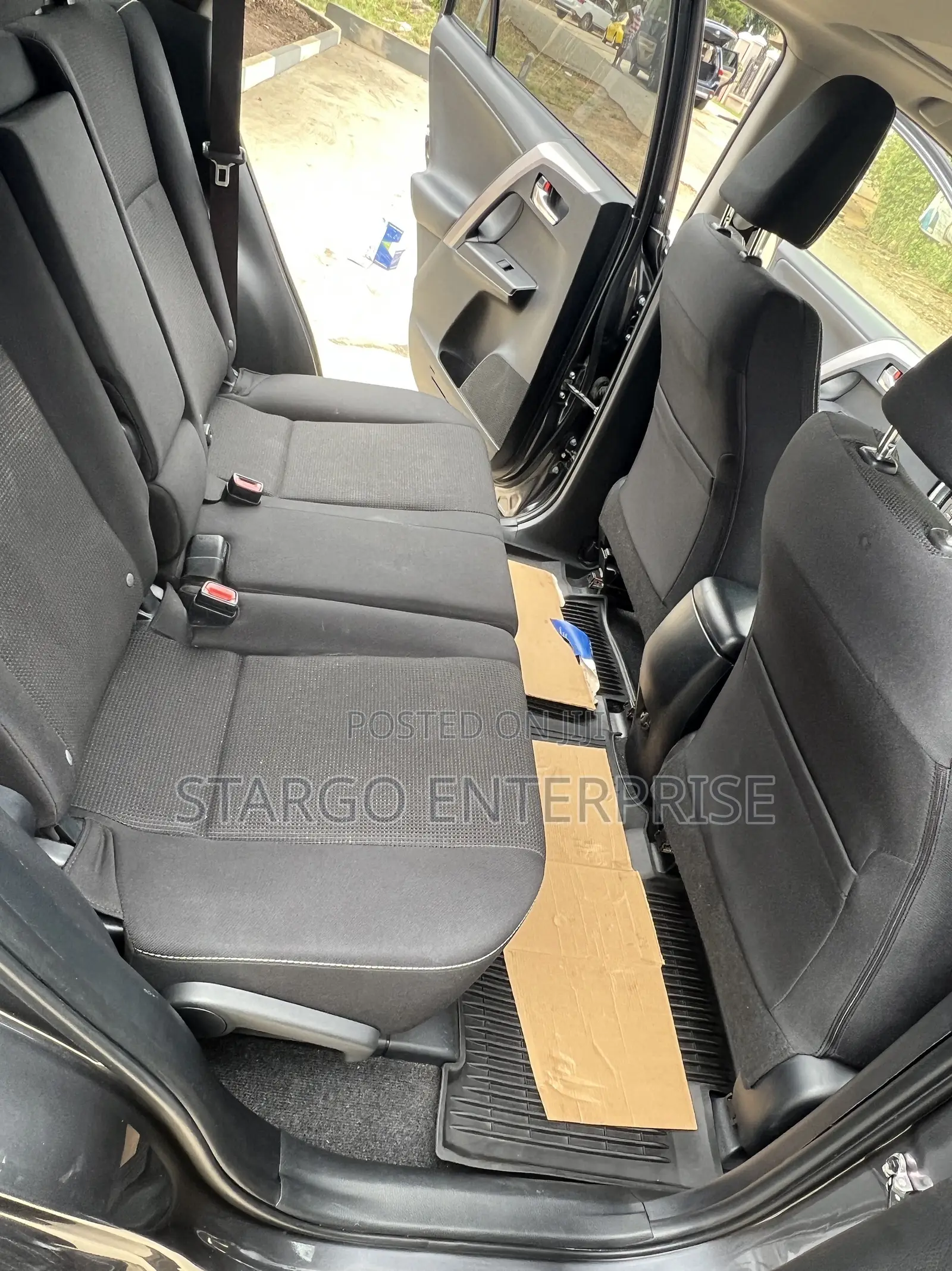 Toyota RAV4 XLE AWD (2.5L 4cyl 6A) 2017 Gray
