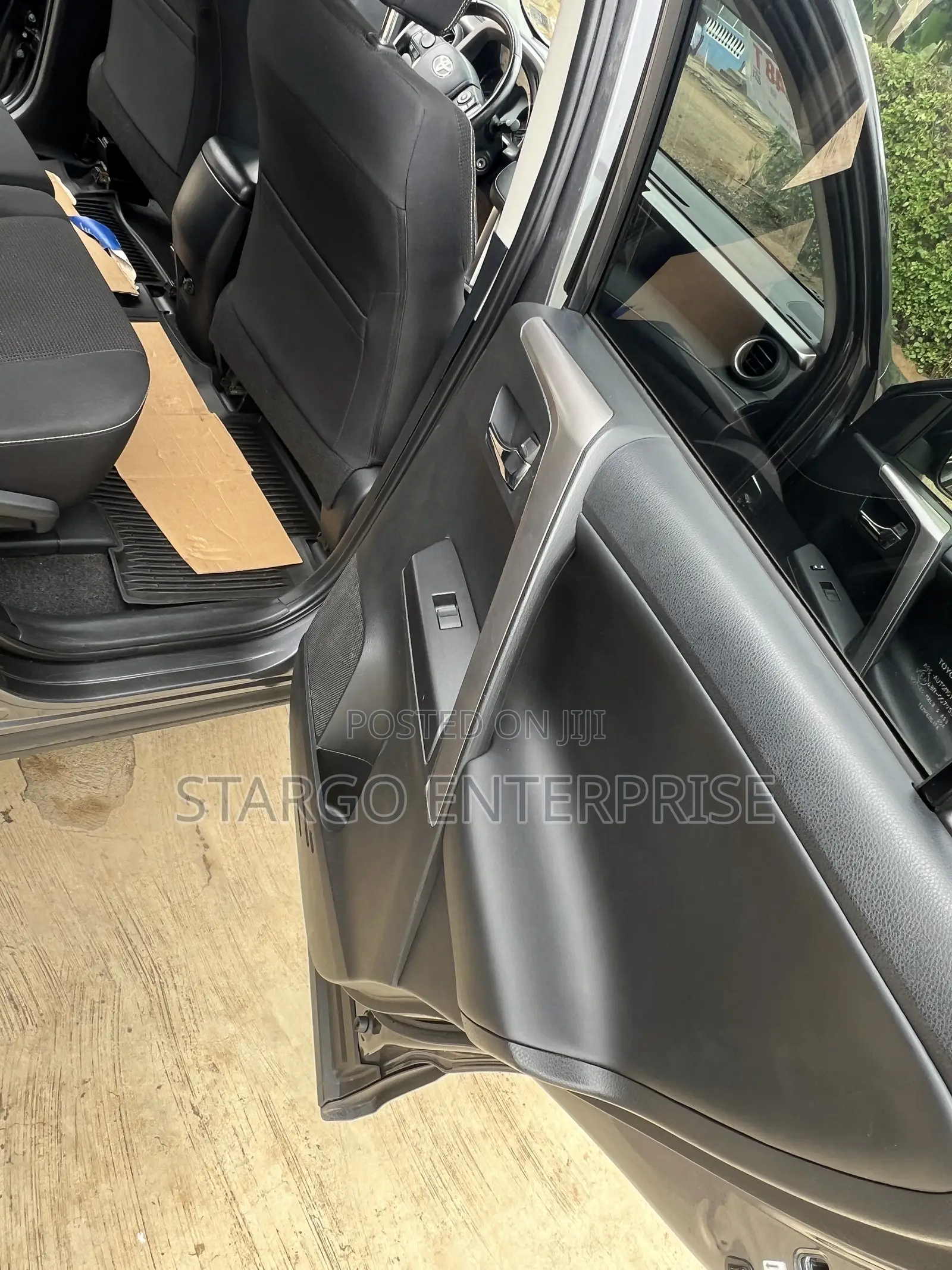 Toyota RAV4 XLE AWD (2.5L 4cyl 6A) 2017 Gray