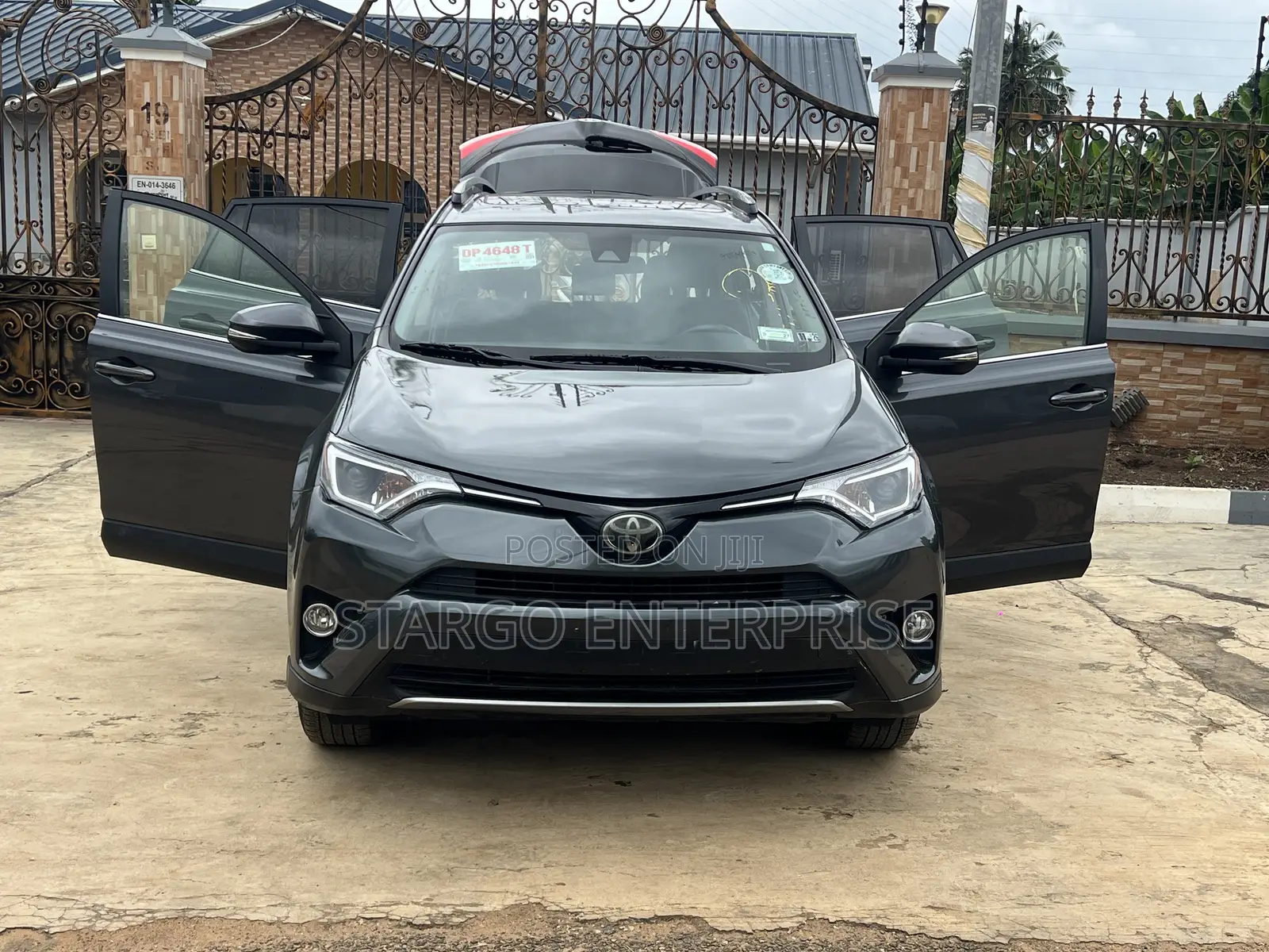 Toyota RAV4 XLE AWD (2.5L 4cyl 6A) 2017 Gray