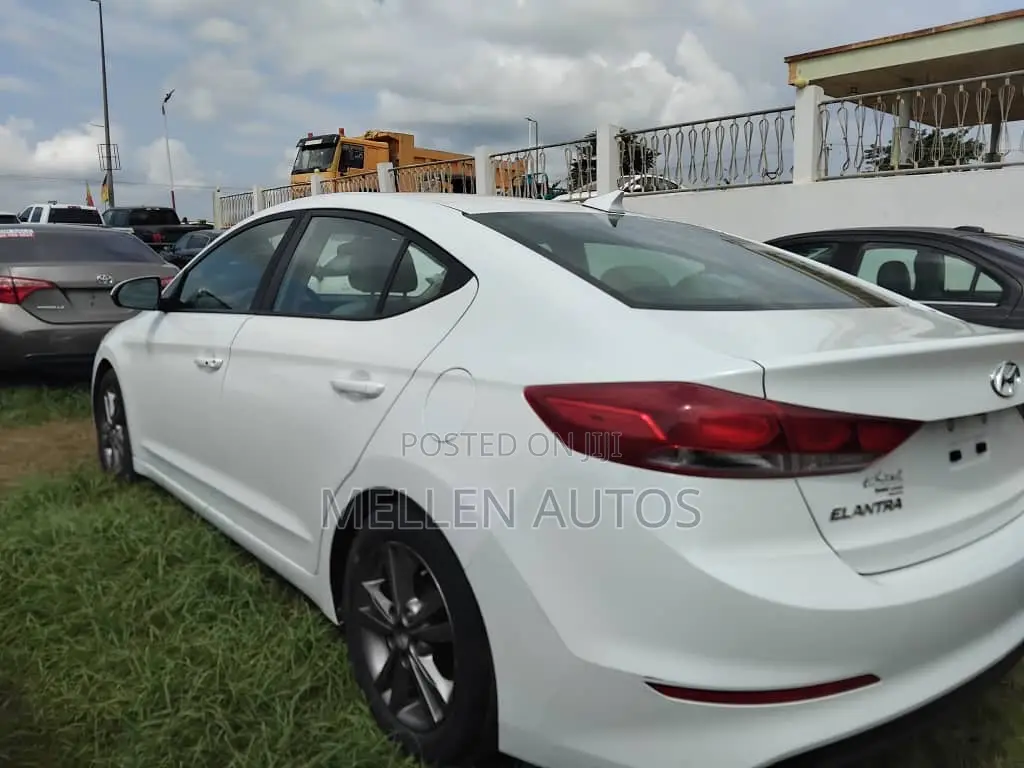 Hyundai Elantra ECO Sedan FWD (1.4L 4cyl 7A) 2017 White