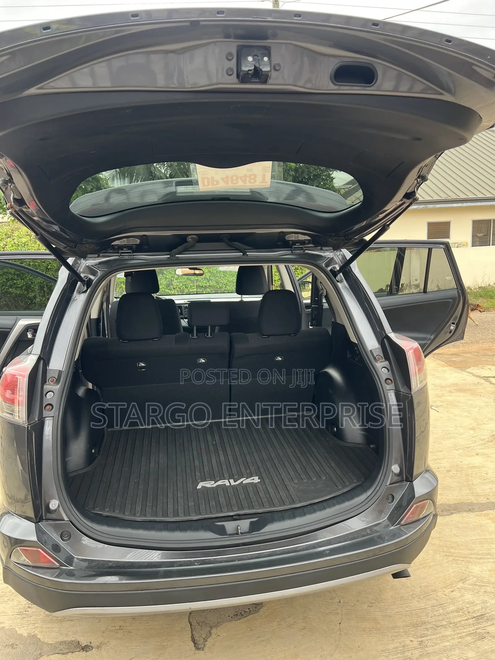 Toyota RAV4 XLE AWD (2.5L 4cyl 6A) 2017 Gray