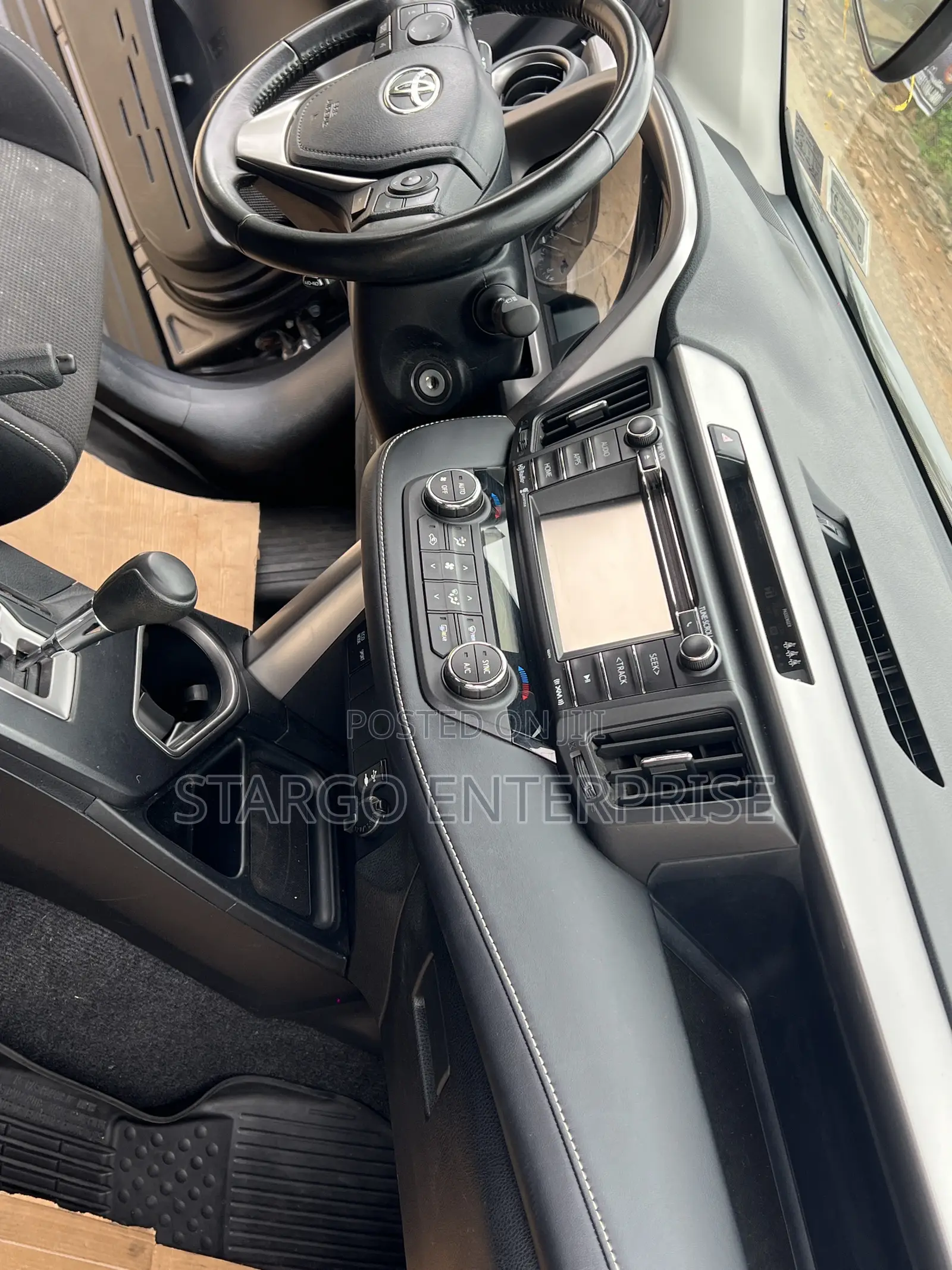 Toyota RAV4 XLE AWD (2.5L 4cyl 6A) 2017 Gray
