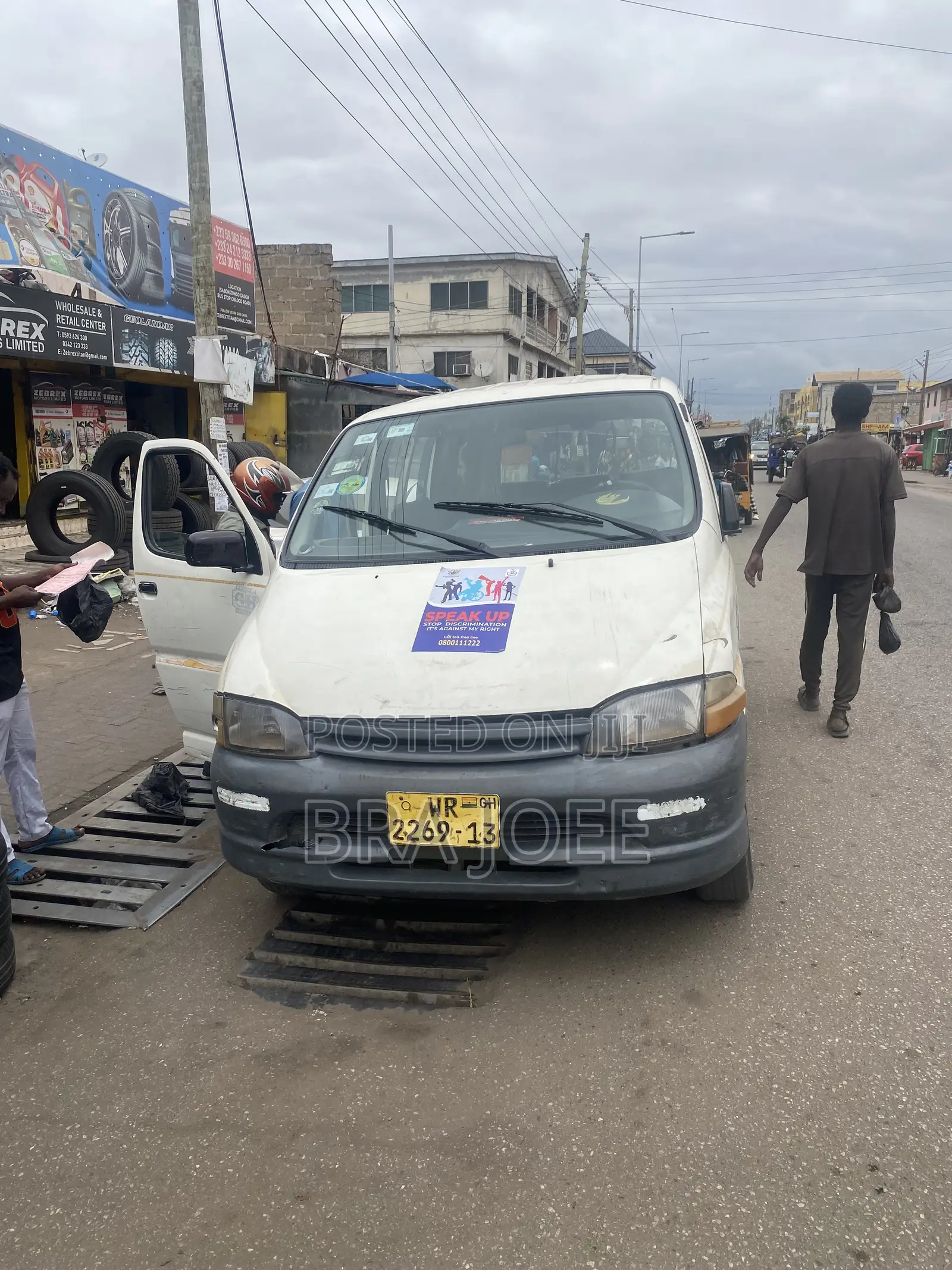 Toyota HiAce 2001 White