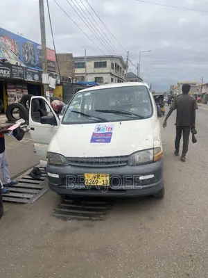 Toyota HiAce 2001 White