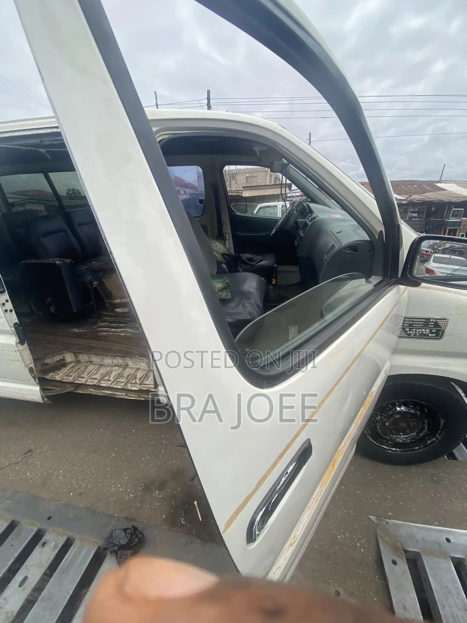Toyota HiAce 2001 White