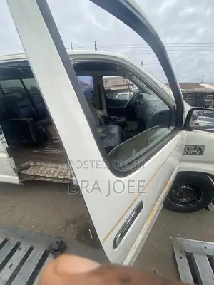 Toyota HiAce 2001 White
