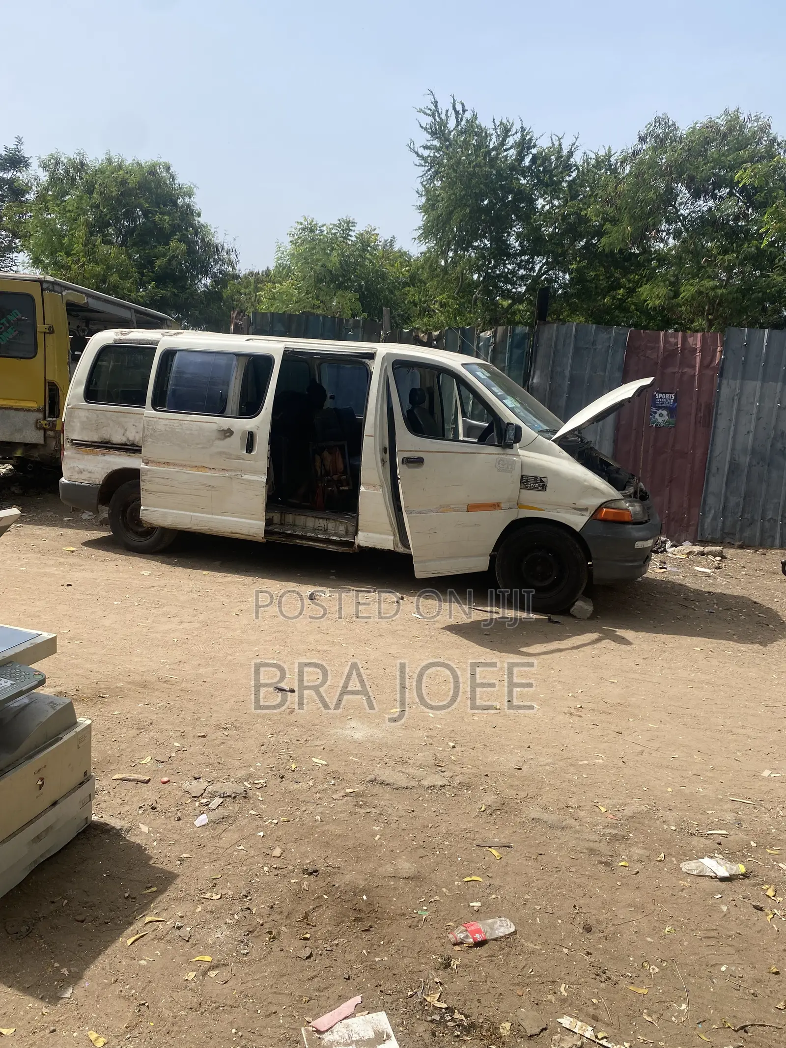 Toyota HiAce 2001 White
