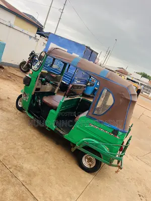 Bajaj RE 2025 Green