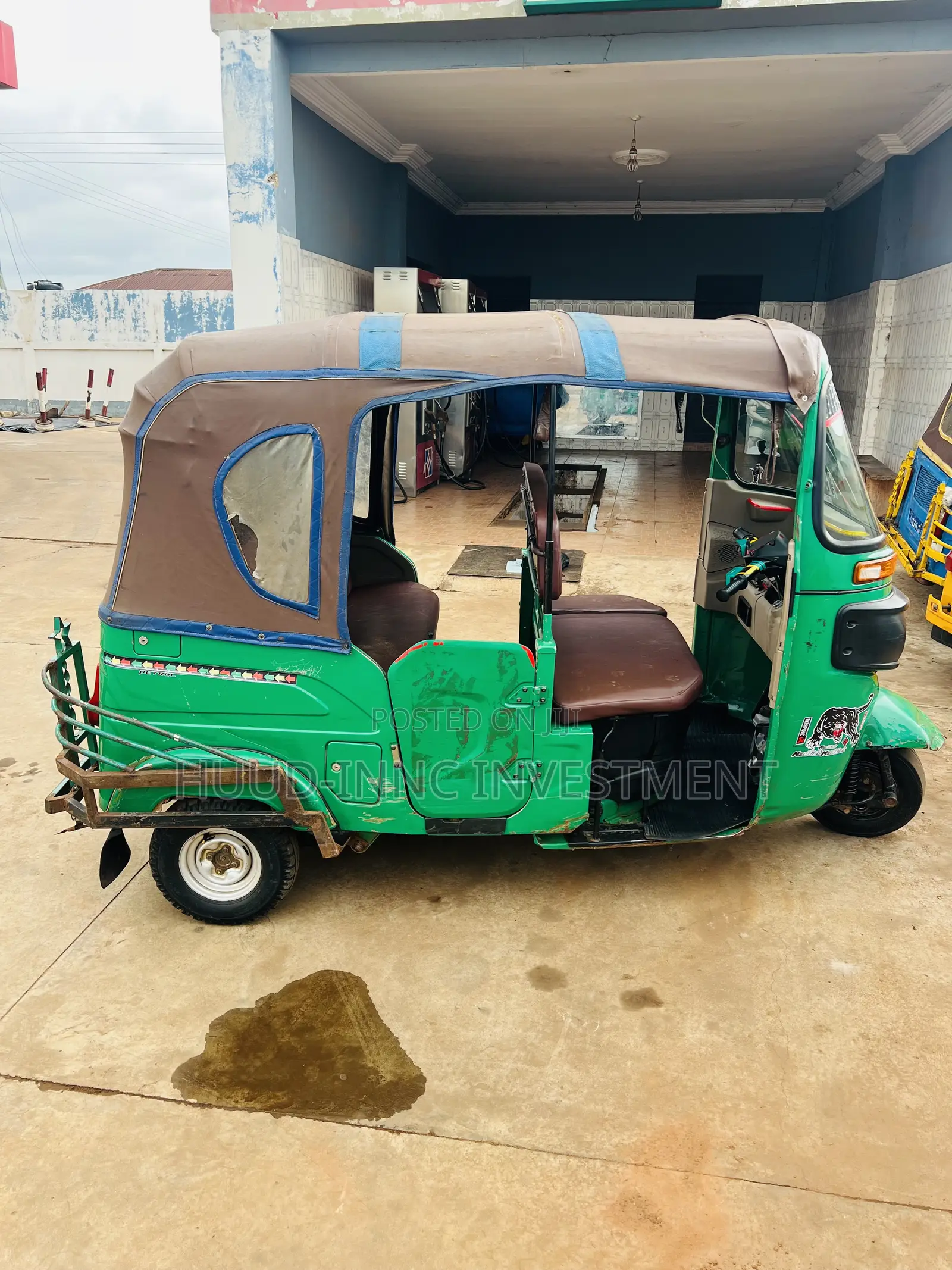 Bajaj RE 2025 Green