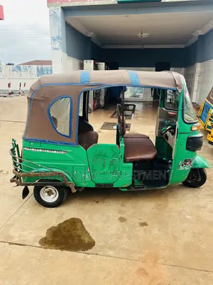 Bajaj RE 2025 Green