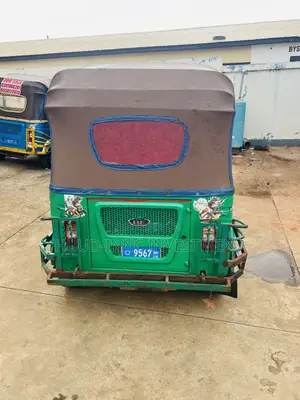 Bajaj RE 2025 Green