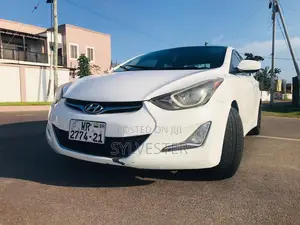 Hyundai Elantra SE Sedan FWD (1.8L 4cyl 6A) 2016 White