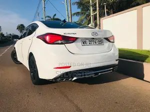 Hyundai Elantra SE Sedan FWD (1.8L 4cyl 6A) 2016 White
