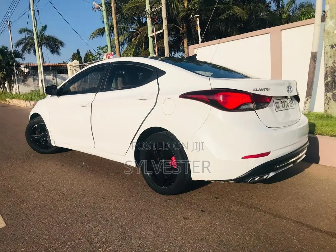 Hyundai Elantra SE Sedan FWD (1.8L 4cyl 6A) 2016 White