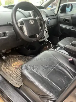 Toyota Voxy X 2WD 8-Seater 2013 Gray