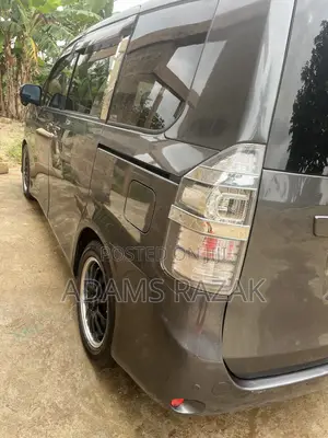 Toyota Voxy X 2WD 8-Seater 2013 Gray