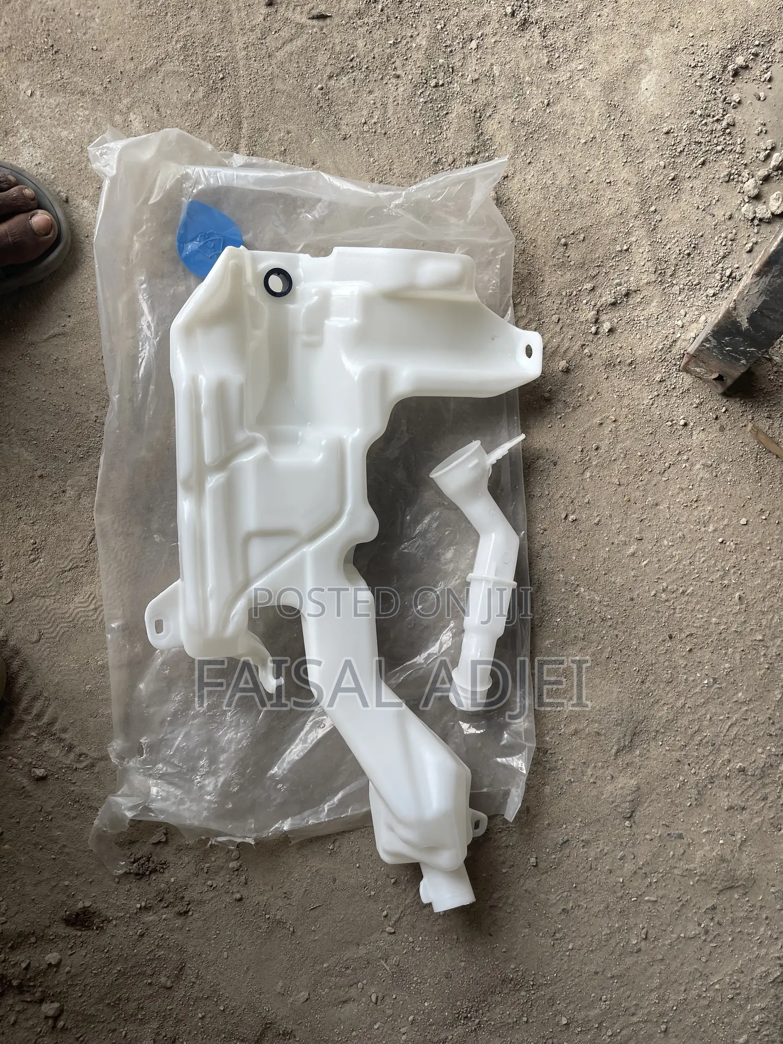 Honda Cr-v 17 Wiper Bottle