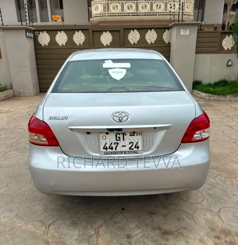Toyota Belta 2010 Silver