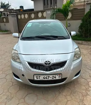 Toyota Belta 2010 Silver