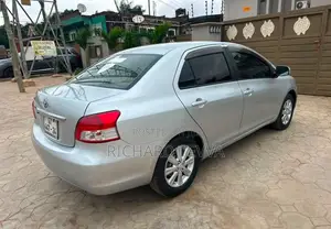 Toyota Belta 2010 Silver