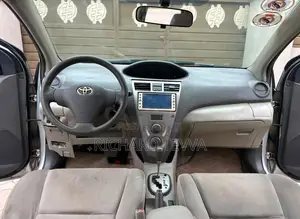 Toyota Belta 2010 Silver