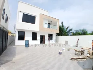 4bdrm Duplex in Batsona, Baatsona Total for sale