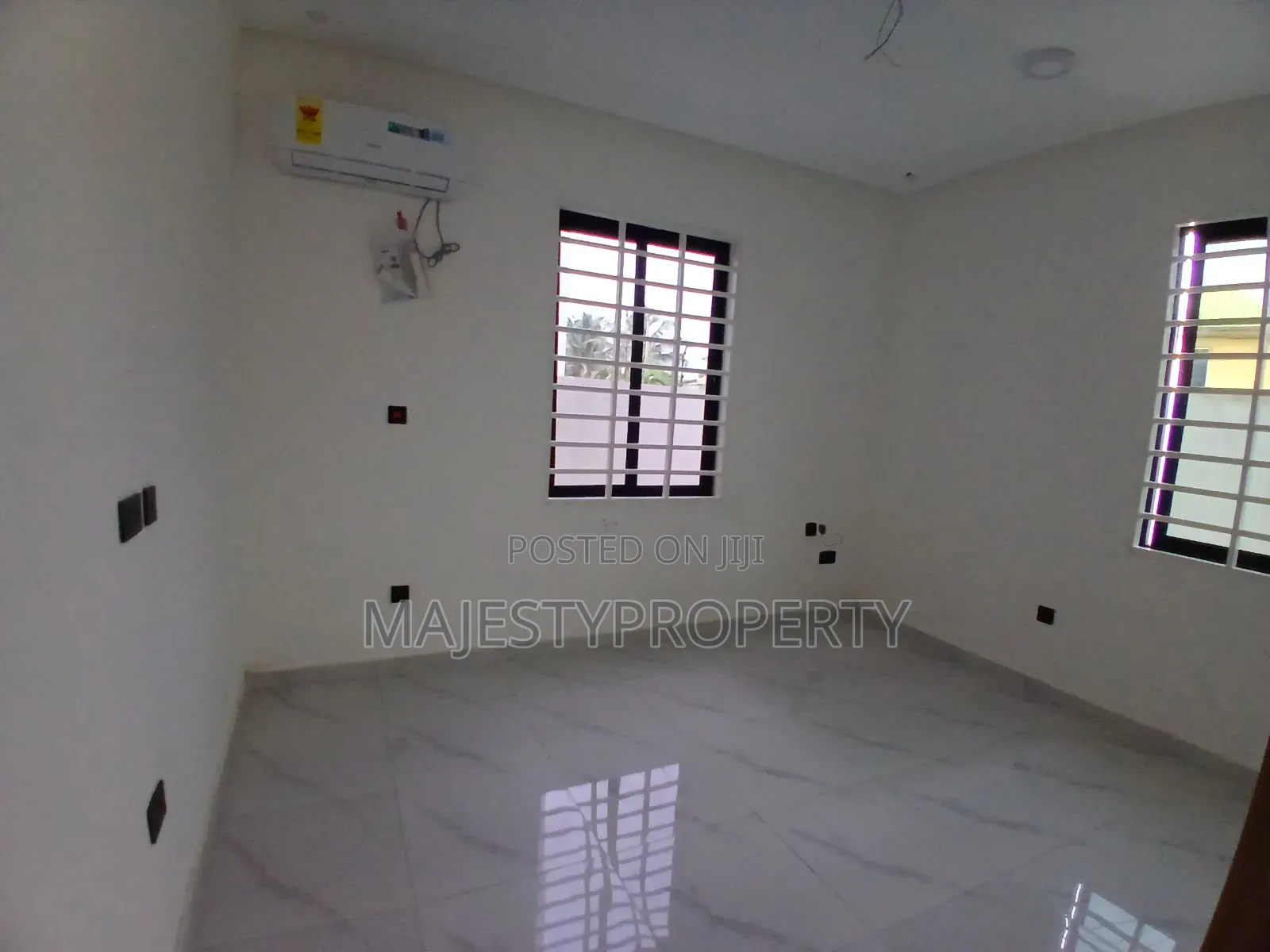 4bdrm Duplex in Batsona, Baatsona Total for sale
