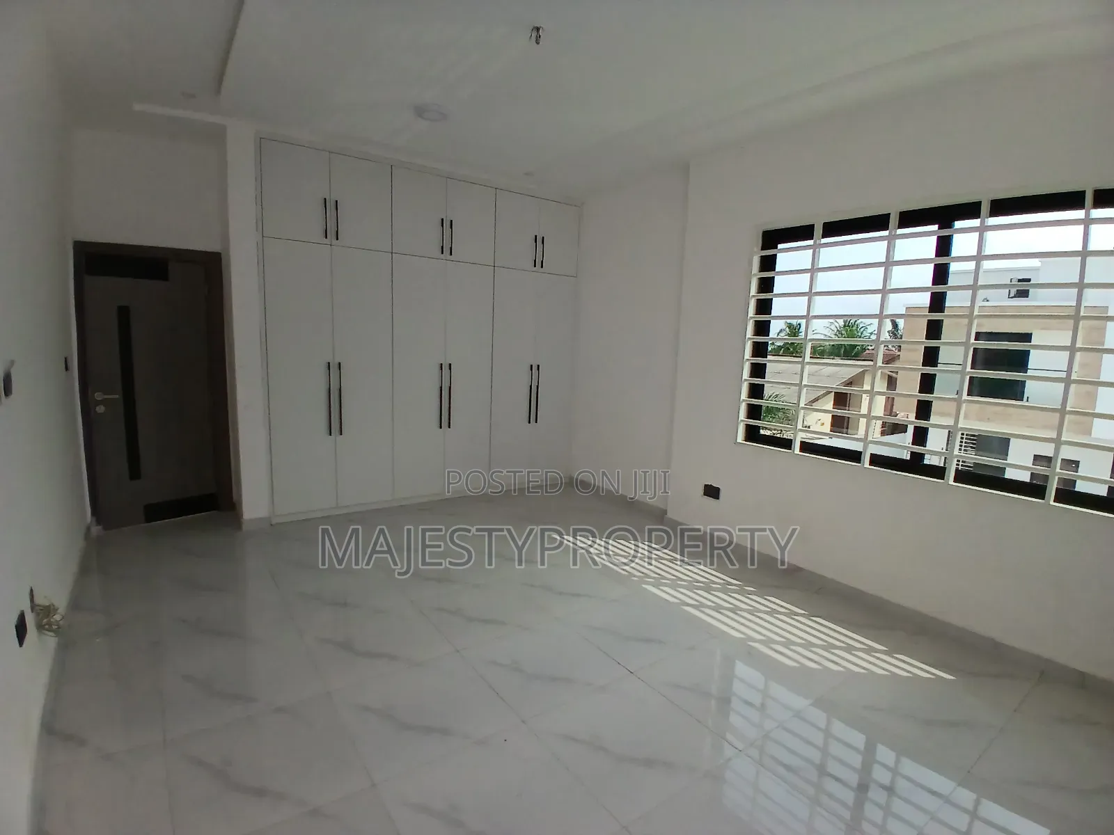4bdrm Duplex in Batsona, Baatsona Total for sale