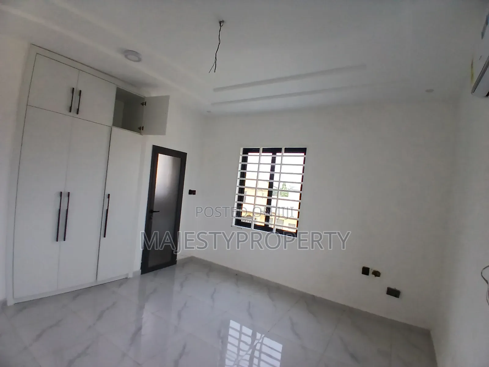 4bdrm Duplex in Batsona, Baatsona Total for sale