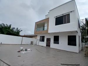 4bdrm Duplex in Batsona, Baatsona Total for sale