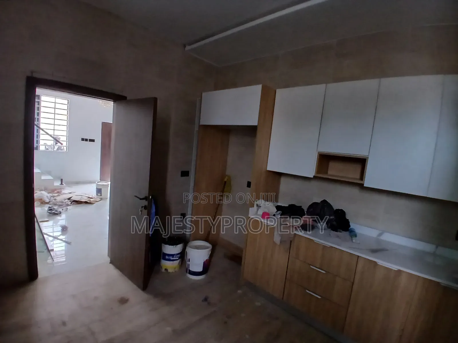 4bdrm Duplex in Batsona, Baatsona Total for sale