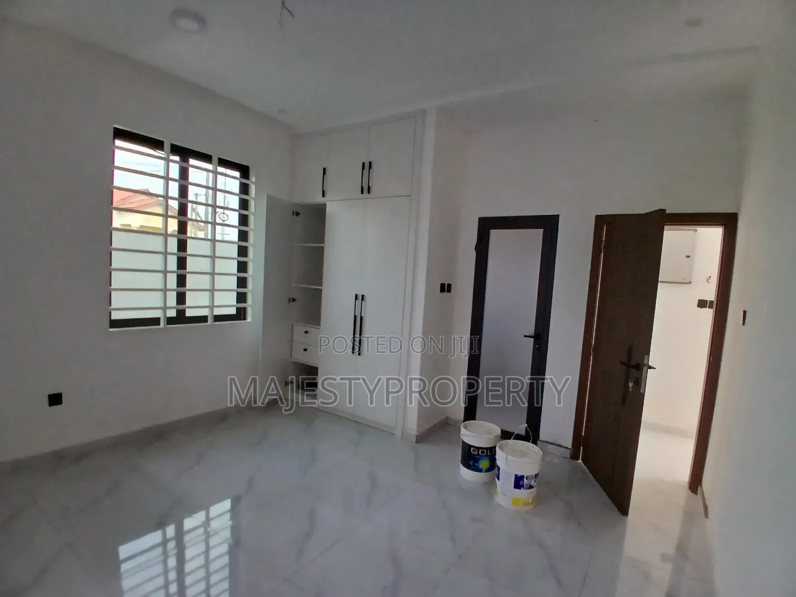 4bdrm Duplex in Batsona, Baatsona Total for sale