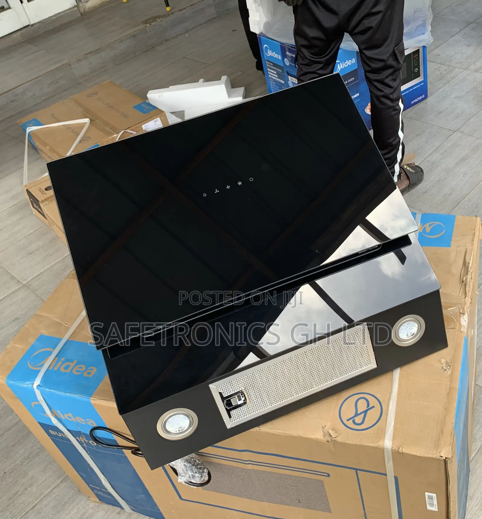 Try Massive Midea 60cm Cooker Angled Chimney Cooker Hood (60j72-B)