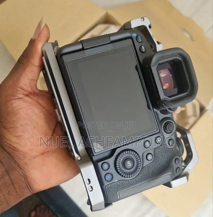 Canon R5 Mark II UK Model, SmallRig HawkLock Cage, Canon RF-EF Adapt.
