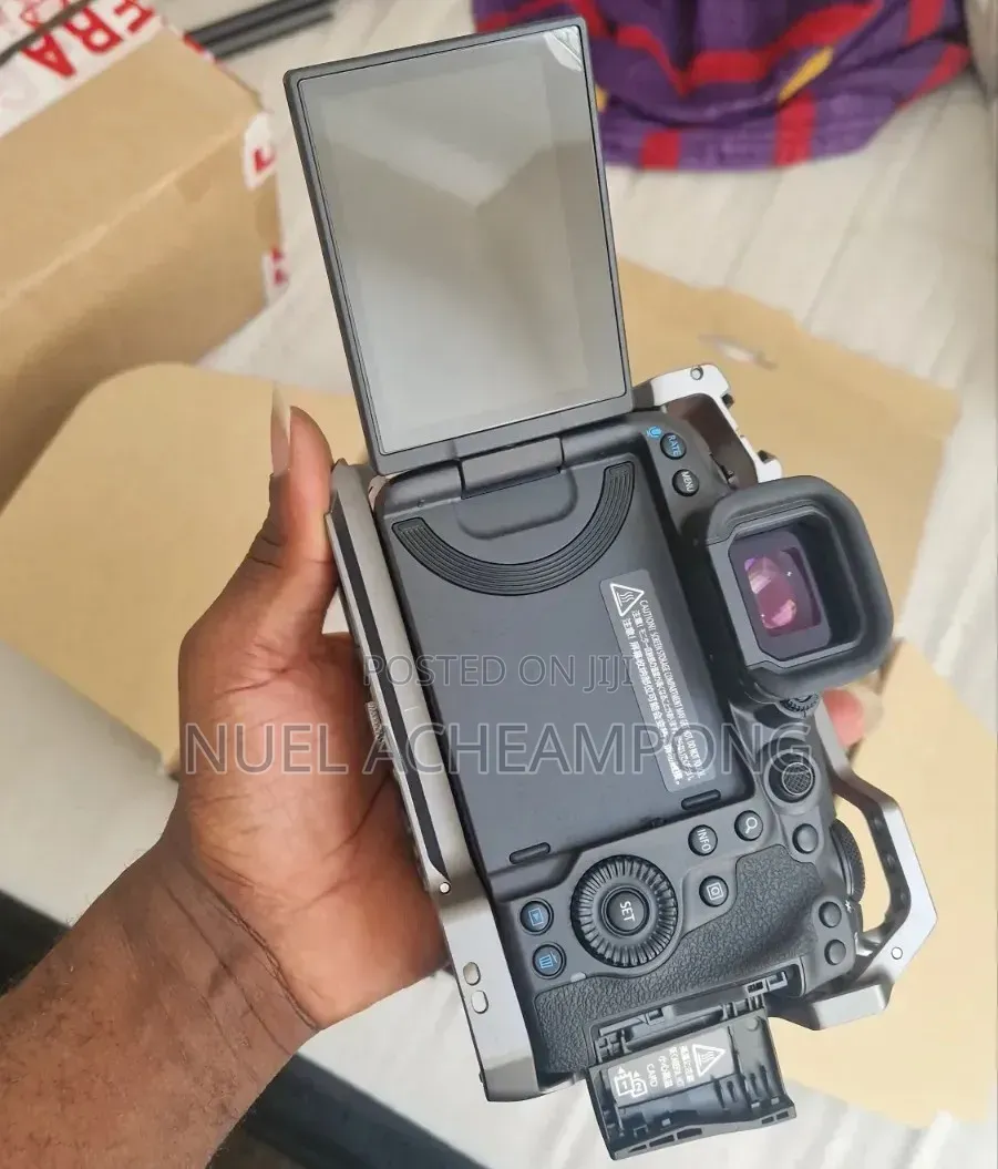 Canon R5 Mark II UK Model, SmallRig HawkLock Cage, Canon RF-EF Adapt.
