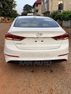 Hyundai Elantra SE Sedan FWD (2.0L 4cyl 6M) 2017 White