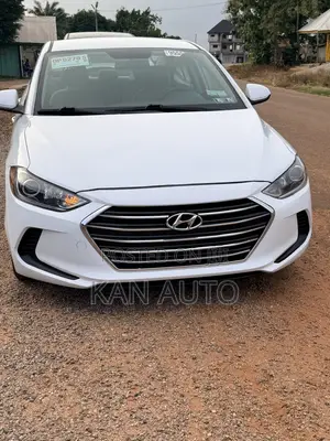 Hyundai Elantra SE Sedan FWD (2.0L 4cyl 6M) 2017 White