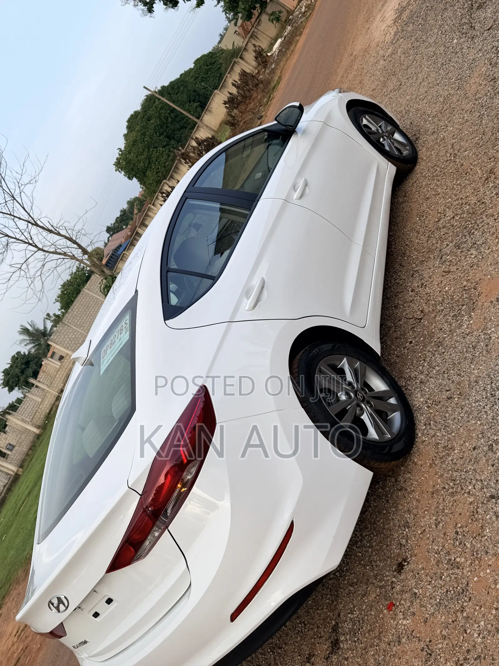 Hyundai Elantra SE Sedan FWD (2.0L 4cyl 6M) 2017 White
