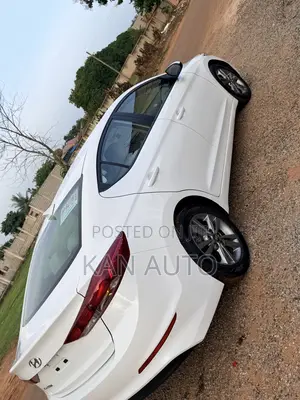 Hyundai Elantra SE Sedan FWD (2.0L 4cyl 6M) 2017 White